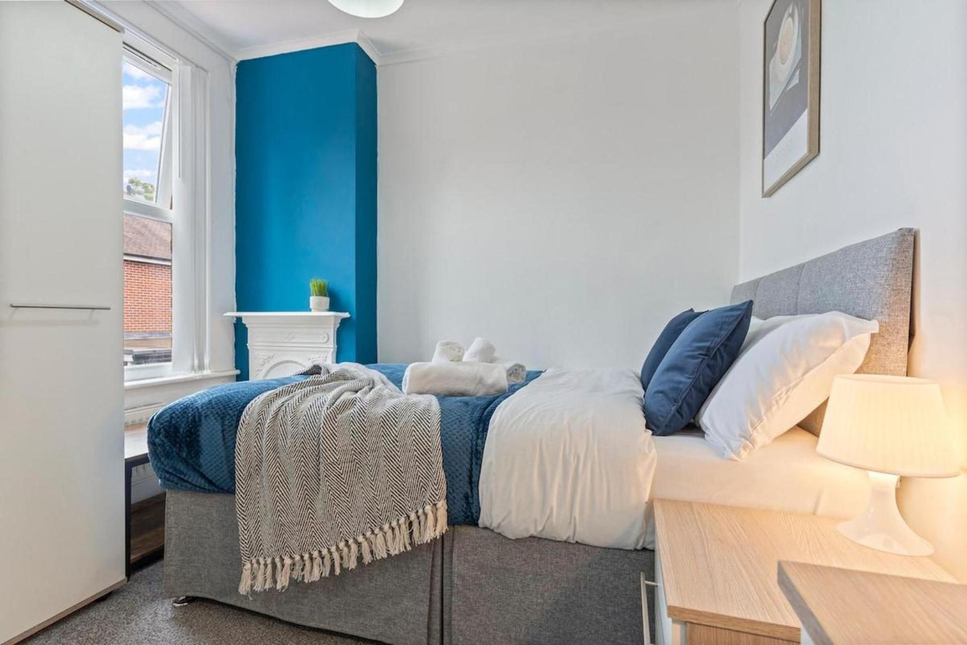 Family Luxe House With 4 Bedrooms In Suitable For Family Visits, Contractor With Close Proximity To The Underground Station With 25mins Into * London