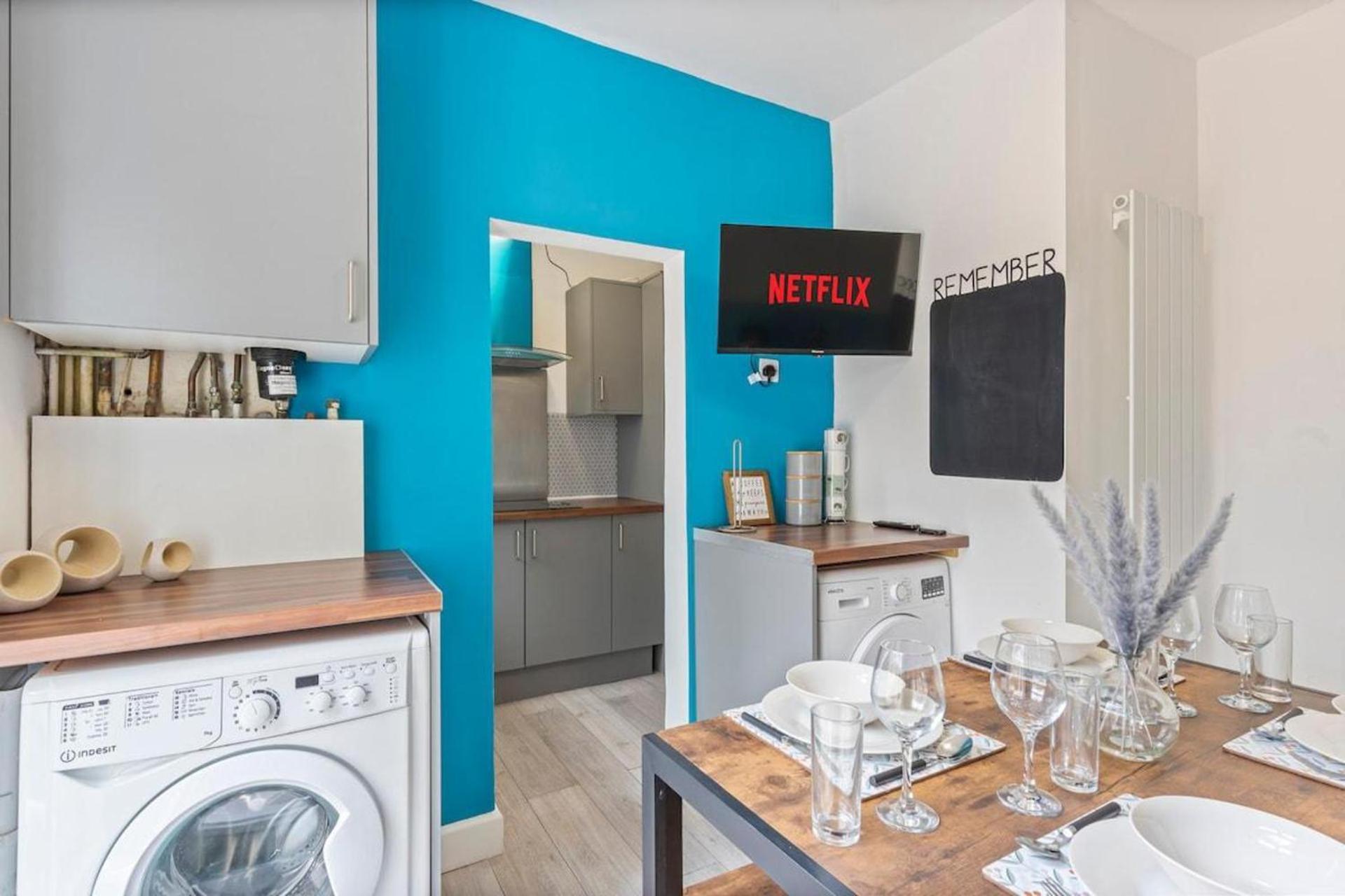 Holiday home Family Luxe House With 4 Bedrooms In Suitable For Family Visits, Contractor With Close Proximity To The Underground Station With 25mins Into