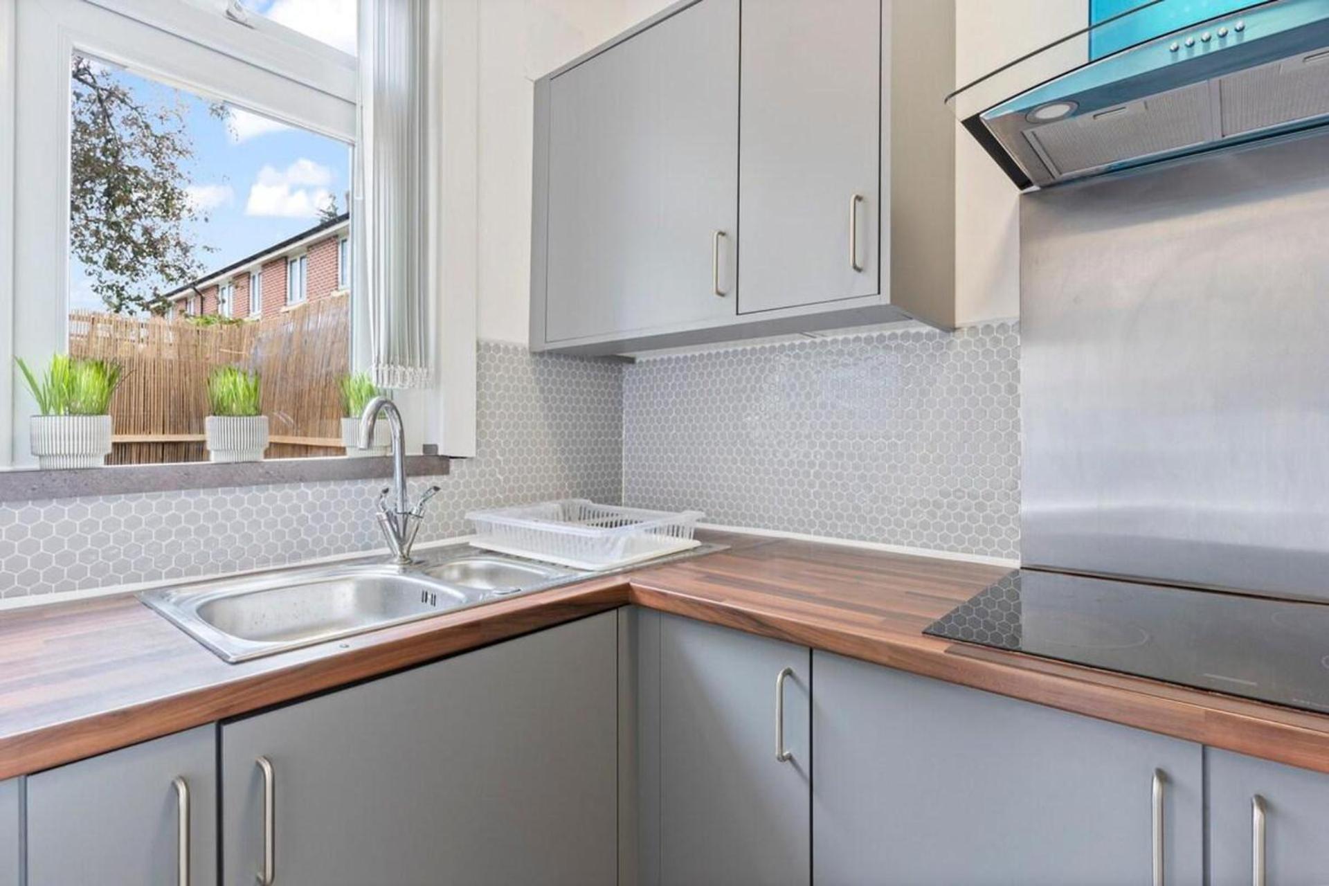 Holiday home Family Luxe House With 4 Bedrooms In Suitable For Family Visits, Contractor With Close Proximity To The Underground Station With 25mins Into *