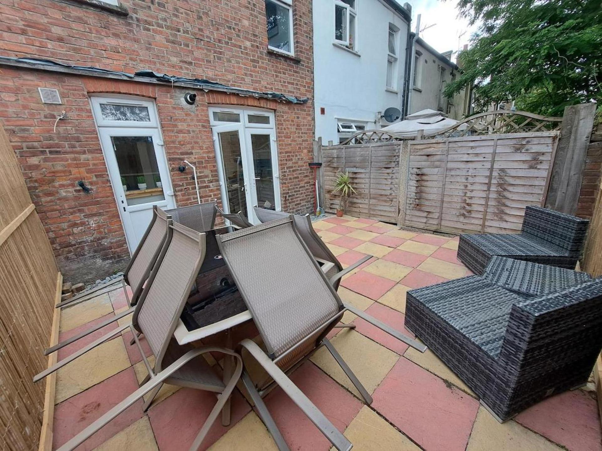 Holiday home Family Luxe House With 4 Bedrooms In Suitable For Family Visits, Contractor With Close Proximity To The Underground Station With 25mins Into London